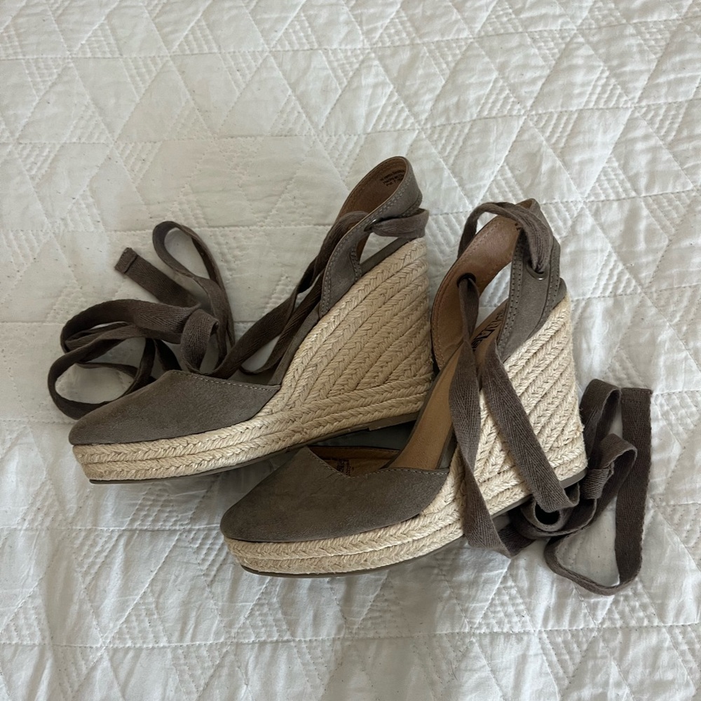 Size 6 barley used heels!